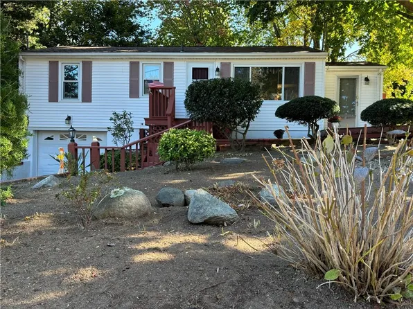 30 Okinawa Ave, Warwick, RI 02889