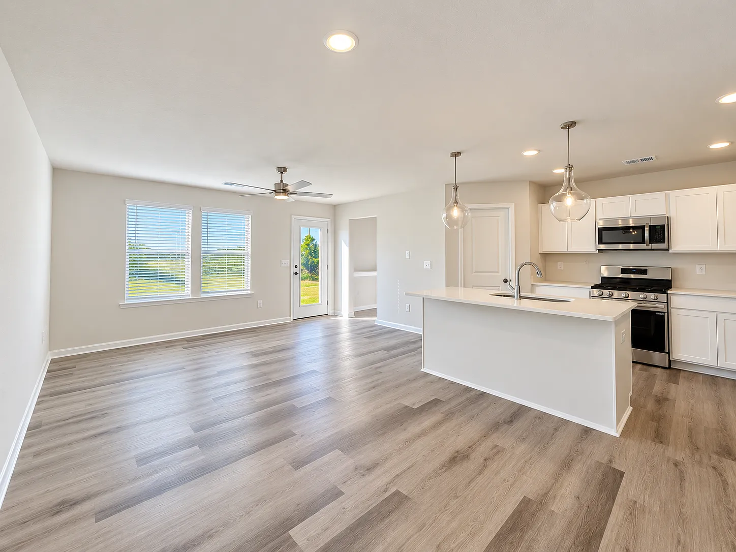 3 bed, 2.5 bath, 1583 sqft, $1,800 — Photo 4