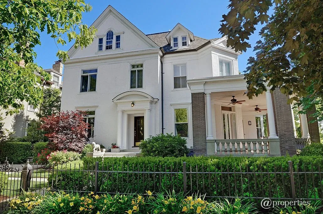 305 Davis St photo 1
