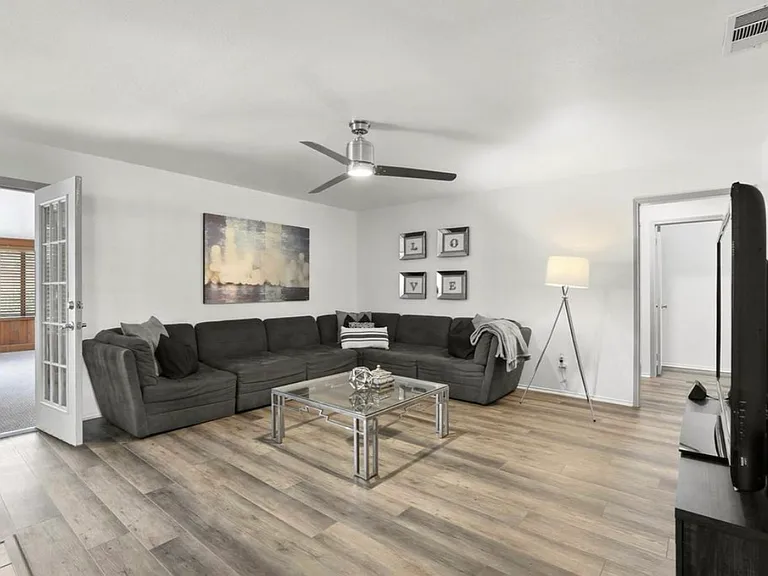 1805 Country Ct — Photo 13