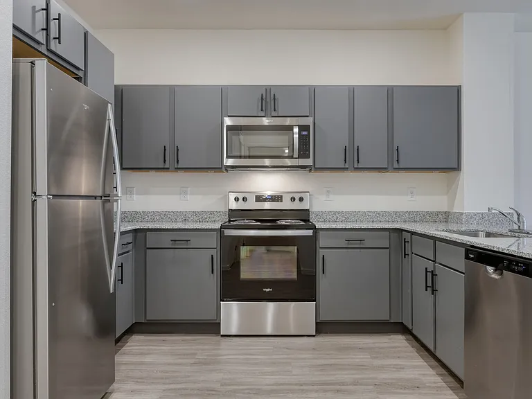 Sunstone Apartments — Photo 5