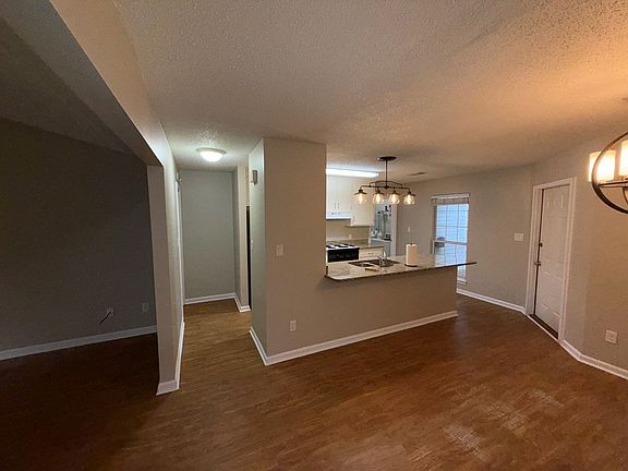 5th image of 206 Sussex Ave