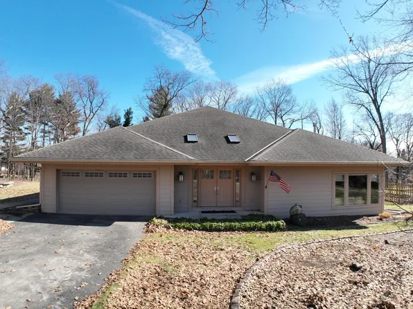 W307N6992 Club CIRCLE E E, Hartland, WI 53029