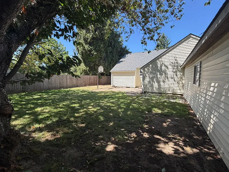 330 E Grant St — Photo 36