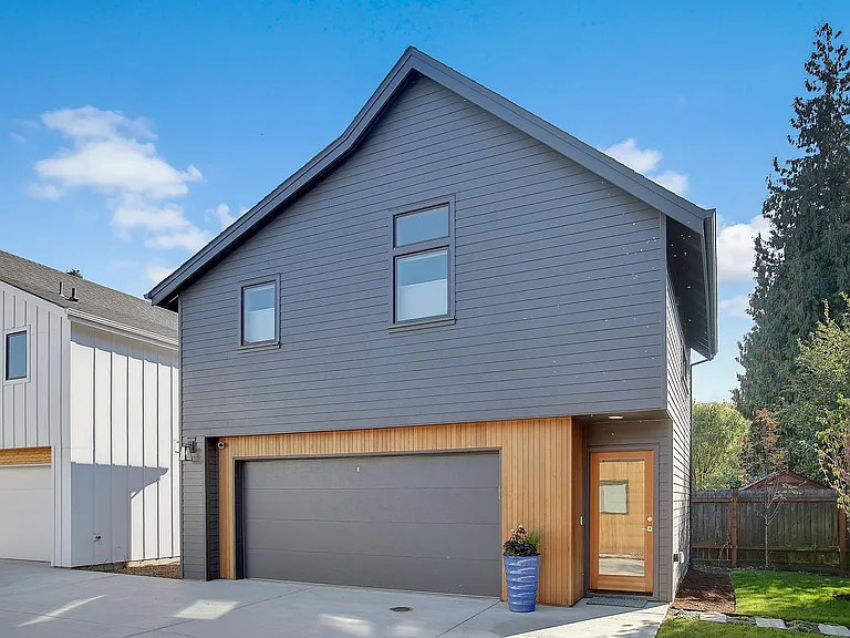 2038 NE Morgan St #B — Photo 2