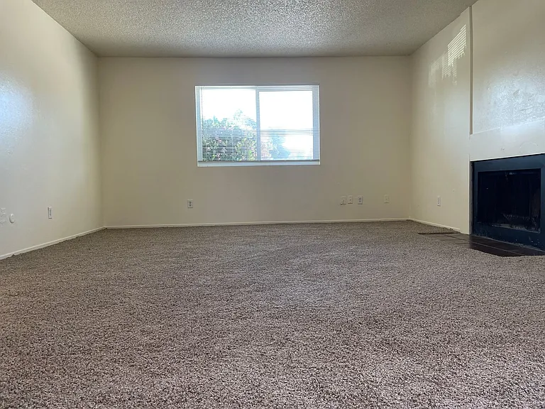 Ashlan, Clovis Dent 5 plex-Laundry - 857 — Photo 3