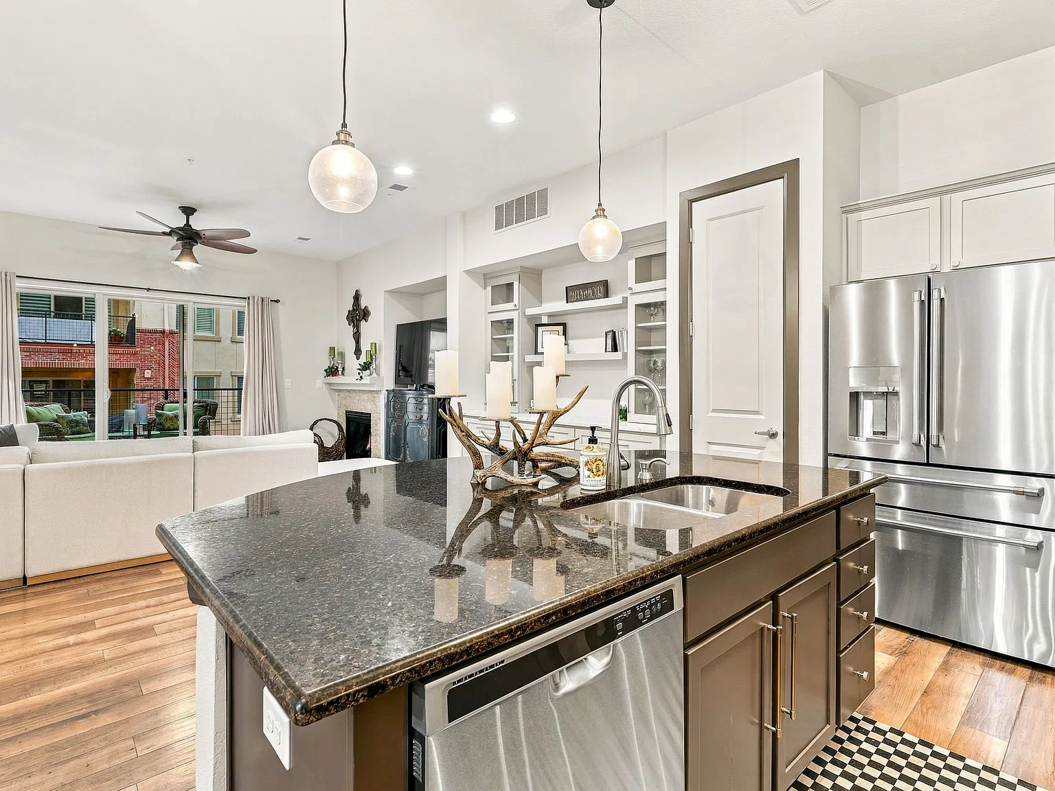 1 bed, 1023 sqft, $3,100 — Photo 3