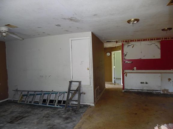 2nd image of 3915 Monterey Dr