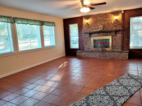 4th image of 706 Walker St
