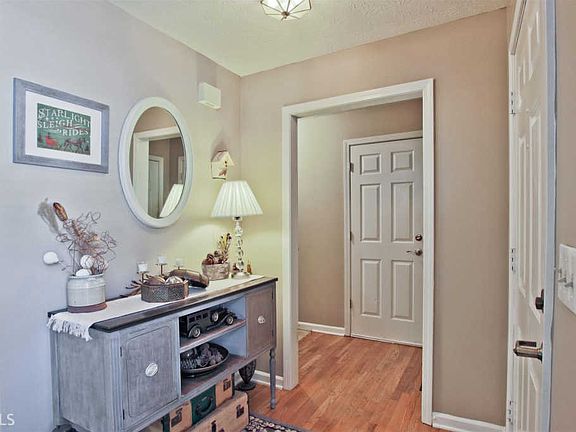 5th image of 2245 Vinings Ln