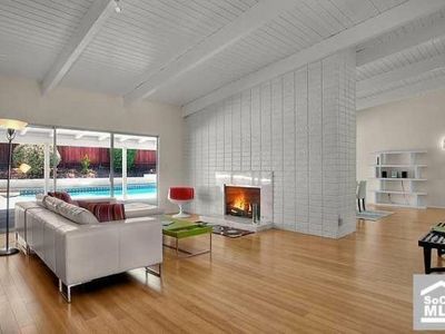 24216 Calvert St, Woodland Hills, CA, 91367