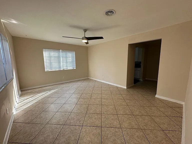 3018 Oak St — Photo 4