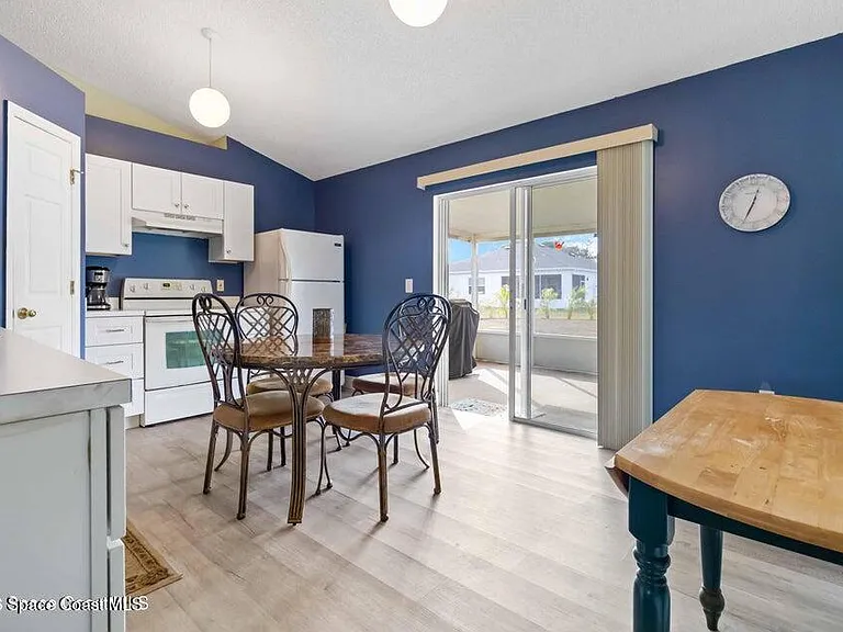 308 Tamarind Cir NW — Photo 6
