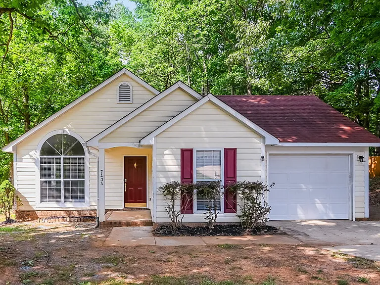 7434 Autumn Trail Dr — Photo 1