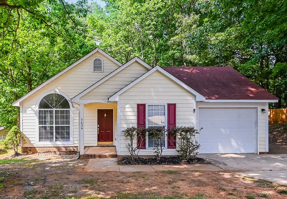 7434 Autumn Trail Dr