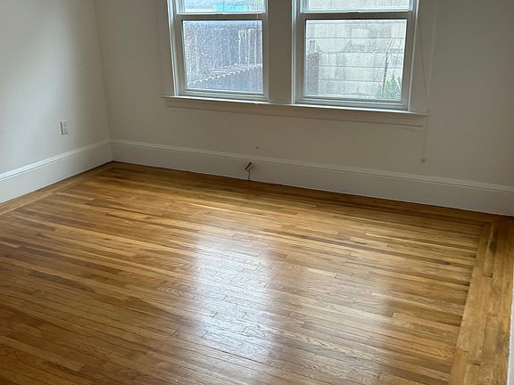 4th image of 806 Sargent St