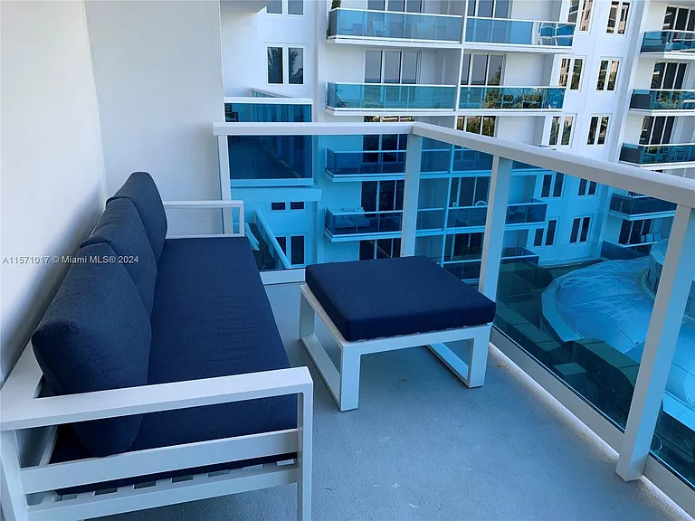 2301 Collins Ave #619 — Photo 8