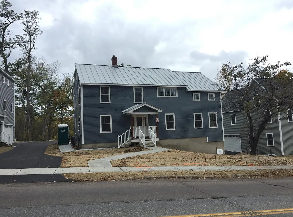 4 bed, $4,200 — Photo 1