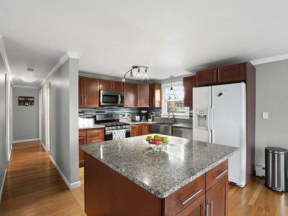4th image of 33 Buena Vista Ave