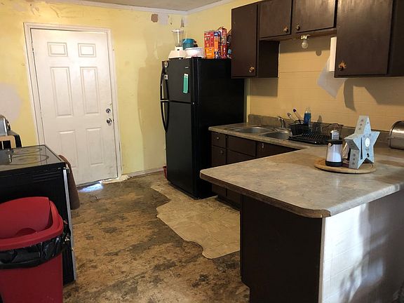 5th image of 72 Belaire Ave
