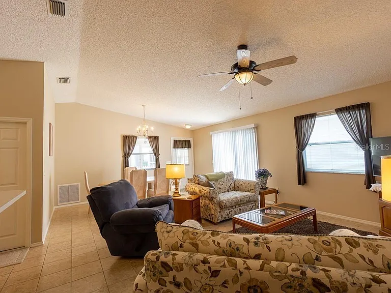 9371 SE 173rd Surrey Ln — Photo 6