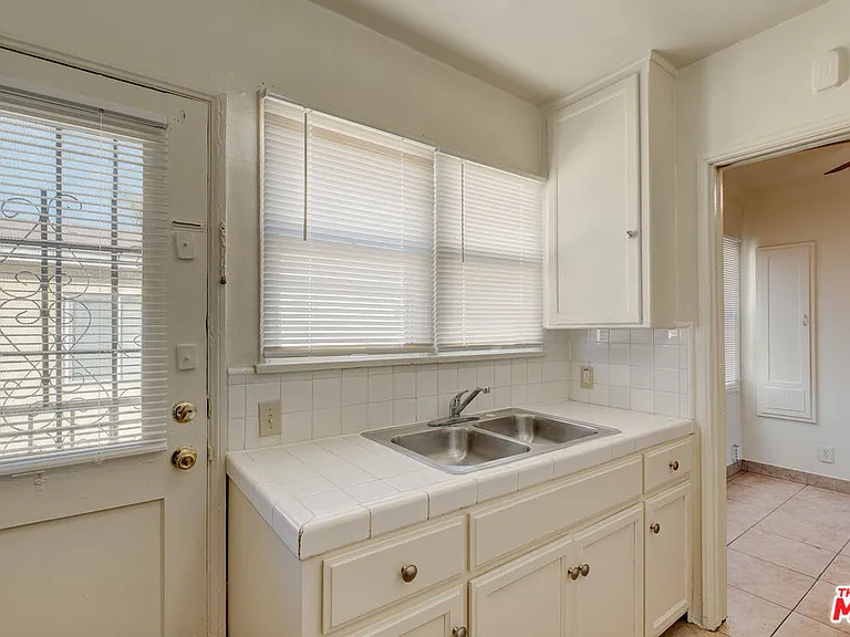 11508 Simms Ave — Photo 10