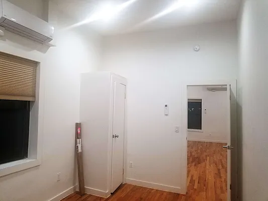 Rented by Capri Jet Realty Corp | media 36