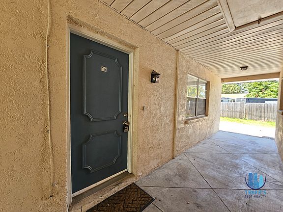 3rd image of 221 NW Jefferson Cir N #18