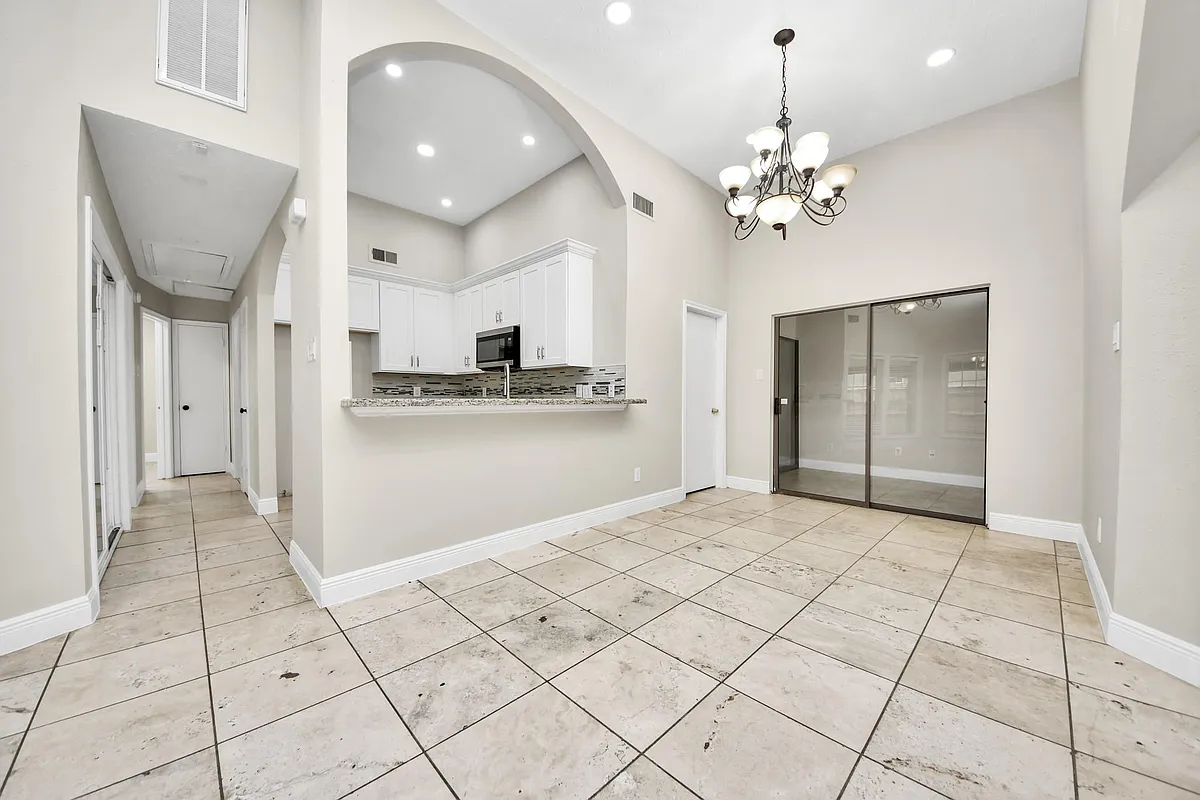 Building Photo - 5039 E Pagewick Dr