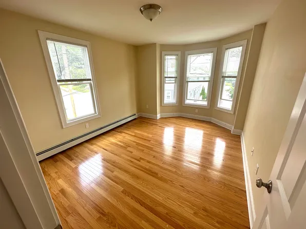 13 Aubin St #1, Amesbury, MA 01913