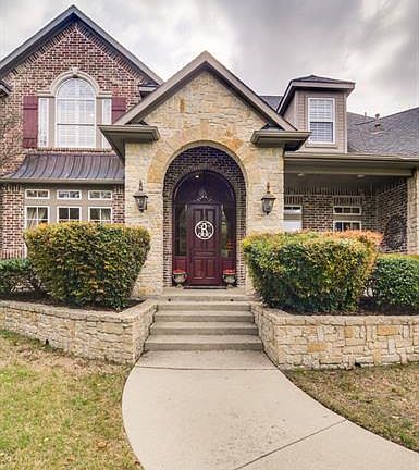 2nd image of 331 Oakwood Trl