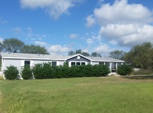 425 Homecrest Dr, La Vernia, TX 78121