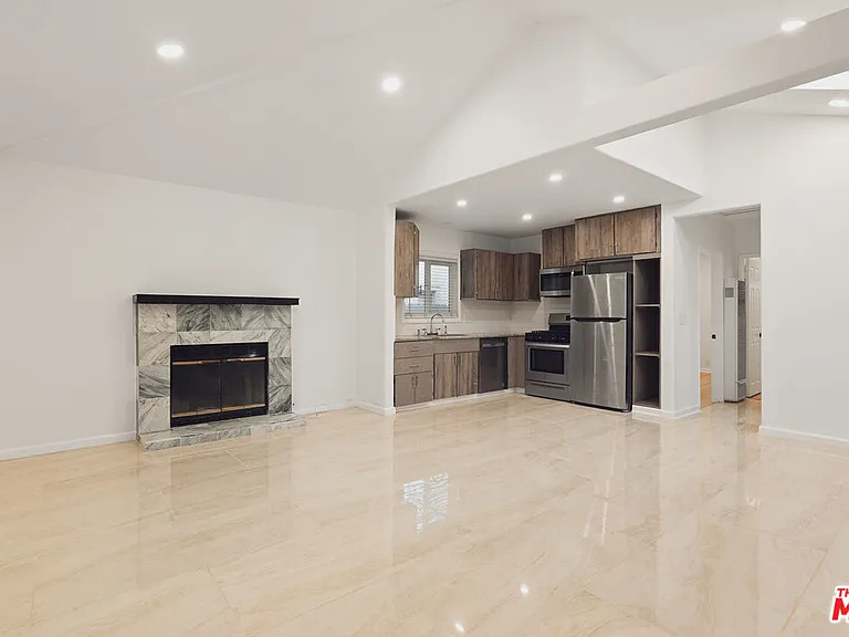 806 Navy St — Photo 4