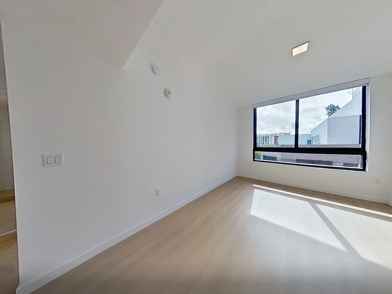 2 bed, 800 sqft, $2,790 — Photo 4