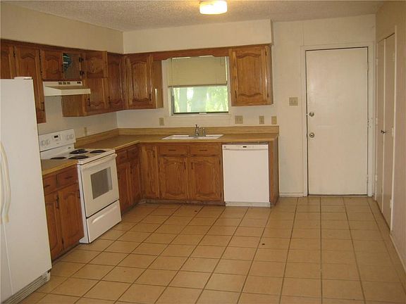3rd image of 604 E Oak St APT A