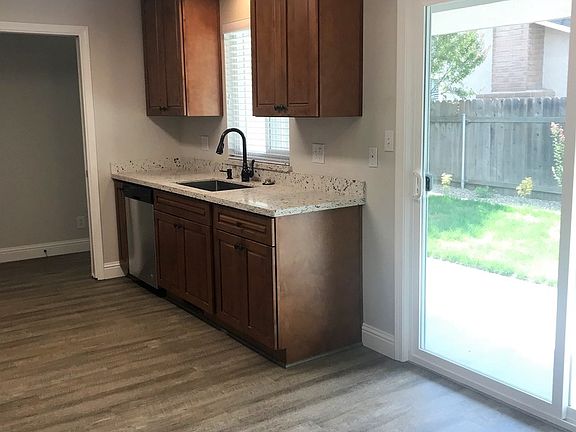 5th image of 725 El Capitan Dr