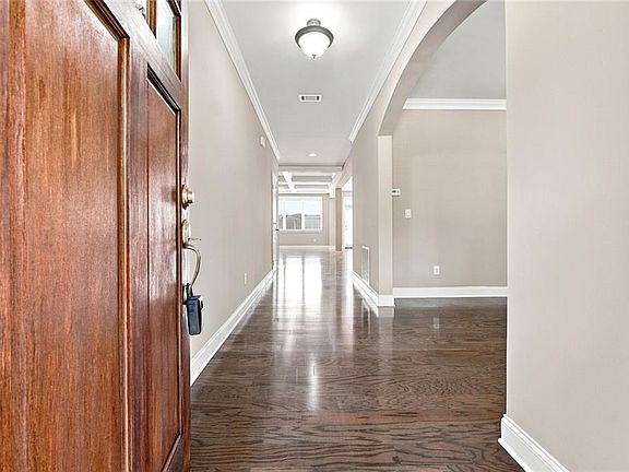 3rd image of 225 Stonebrier Ln