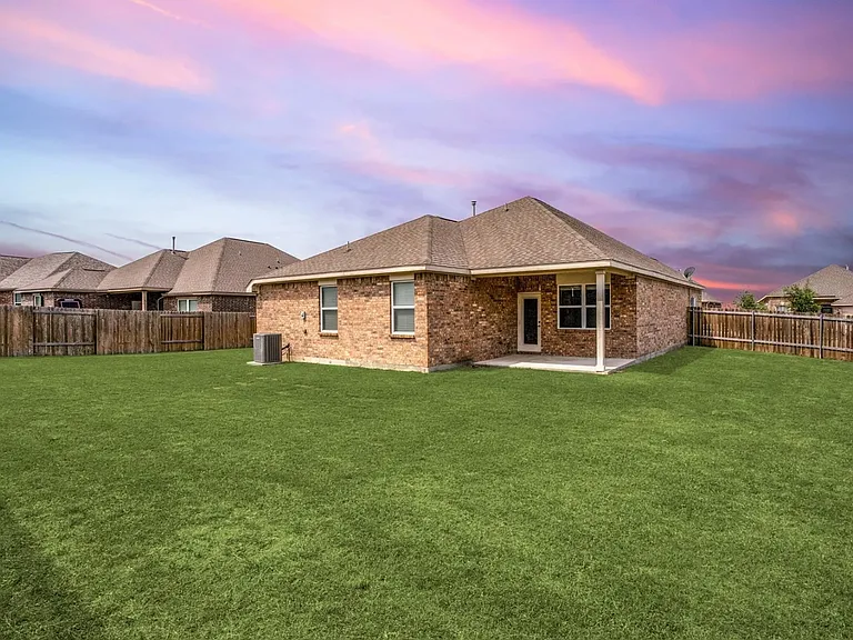 412 Lipizzan Ln — Photo 3