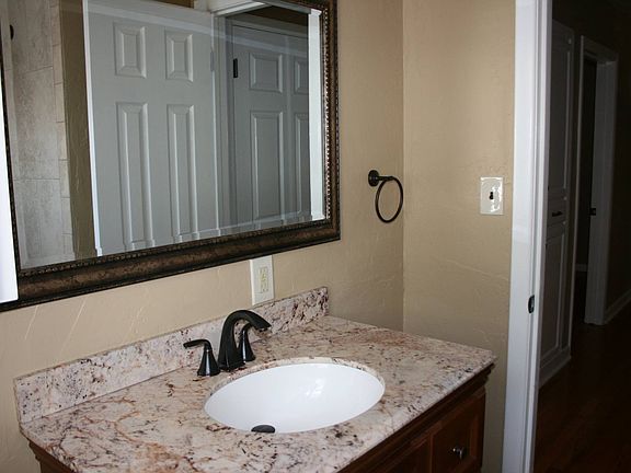 5th image of 3310 Patterson Dr
