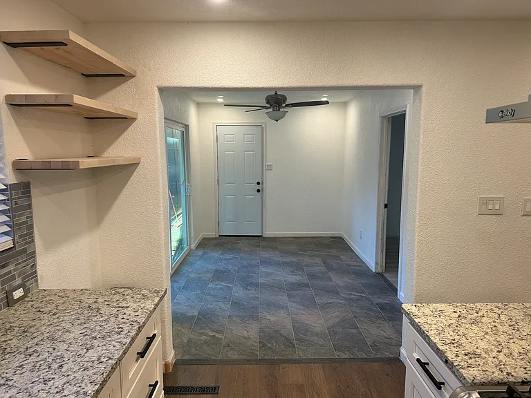 1677 Glenwood Way — Photo 5