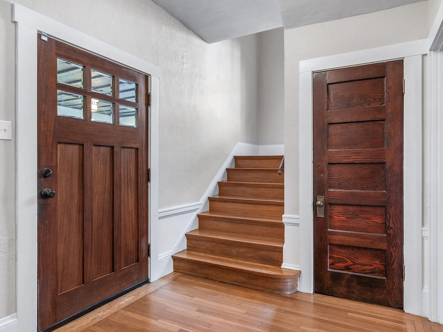 3 bed, 1.5 bath, 1600 sqft, $5,200 — Photo 2