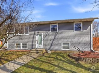 904 Cove Ave, Lockport, IL 60441