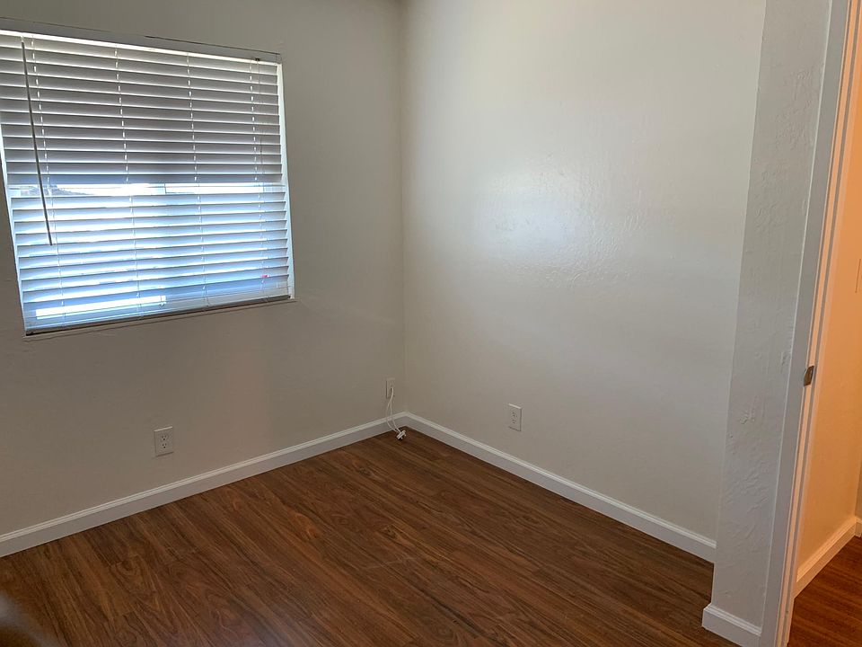 1st image of 425 Baylor Dr APT 1