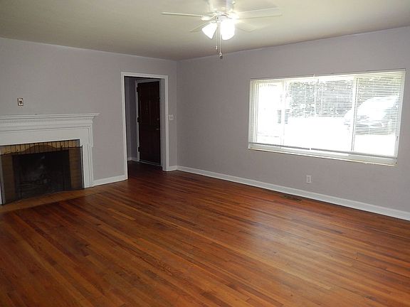3rd image of 2309 Amelia Cir