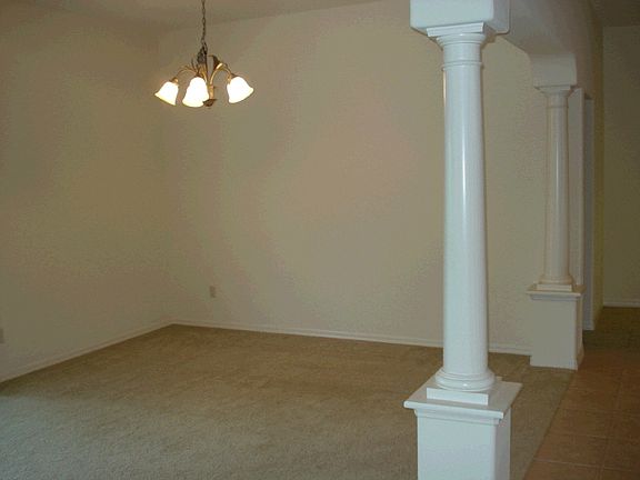 5th image of 1516 Southport St