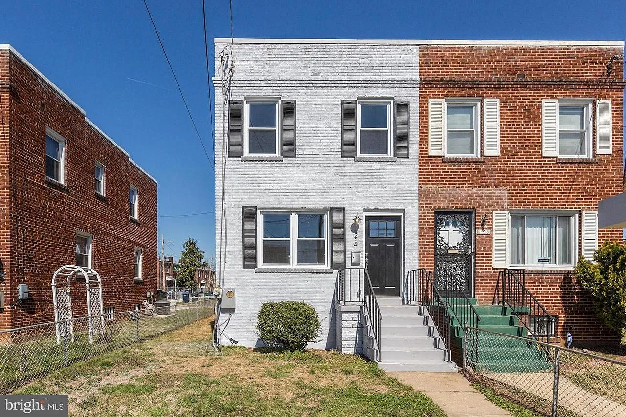 1214 Savannah St SE — Photo 1