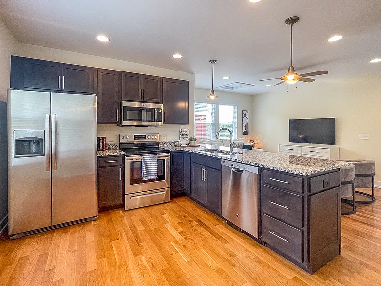 920 Grand Ave — Photo 3
