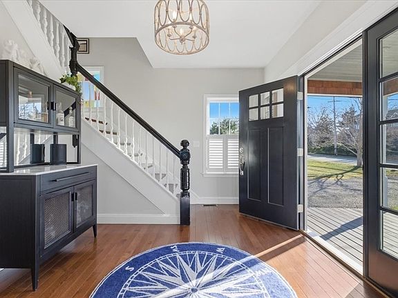2nd image of 27 Curtis St