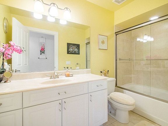 5th image of 28 Vineyard Ln