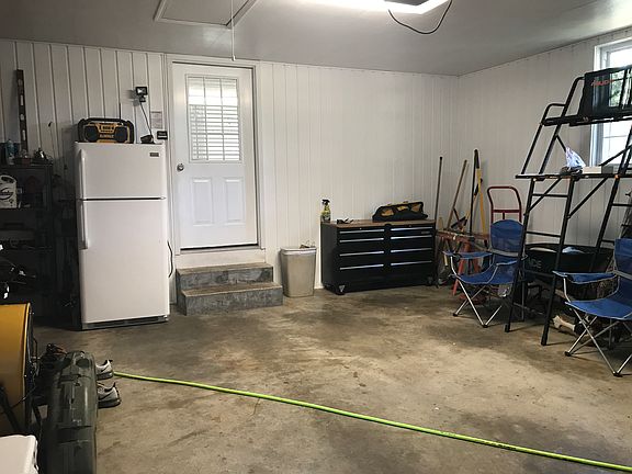 3rd image of 104 Meadowbrook Dr